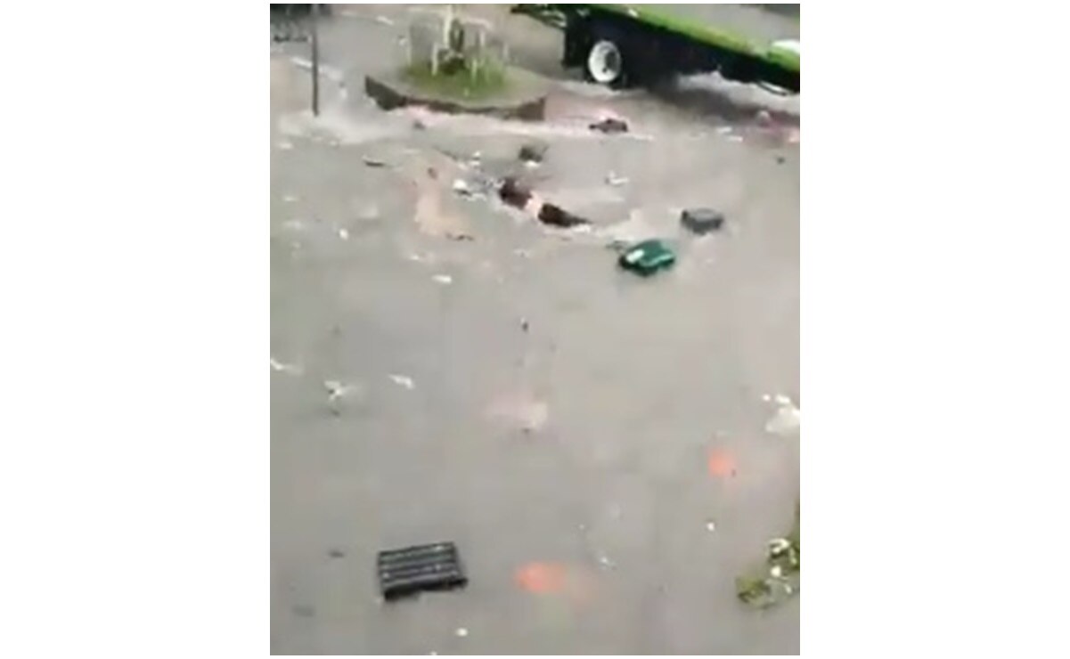 Rescatan a 6 personas arrastradas por corriente en Tlalnepantla tras tormenta