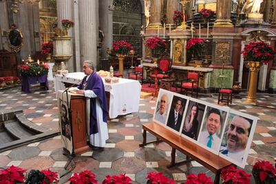 Rinden homenaje a Rafael Moreno Valle y Martha Erika Alonso con misa en la Catedral