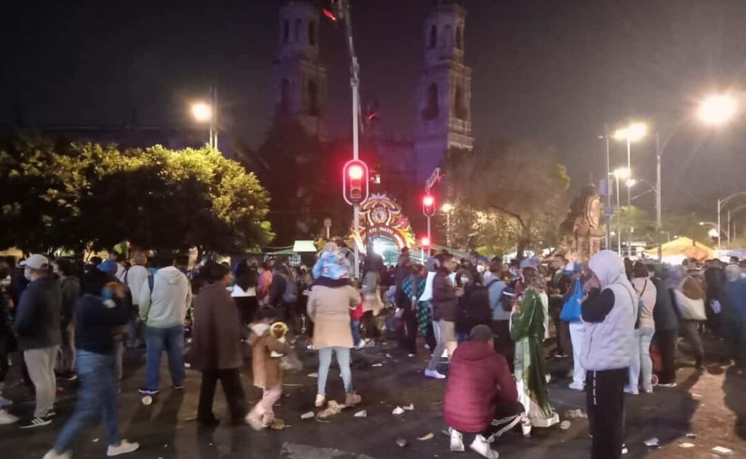 Decenas de fieles llegan a iglesia de San Hipólito por San Judas Tadeo