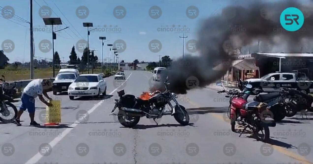Bloquearon la carretera federal Tepetitla-Texmelucan en manifestación | Foto: Captura Cinco Radio