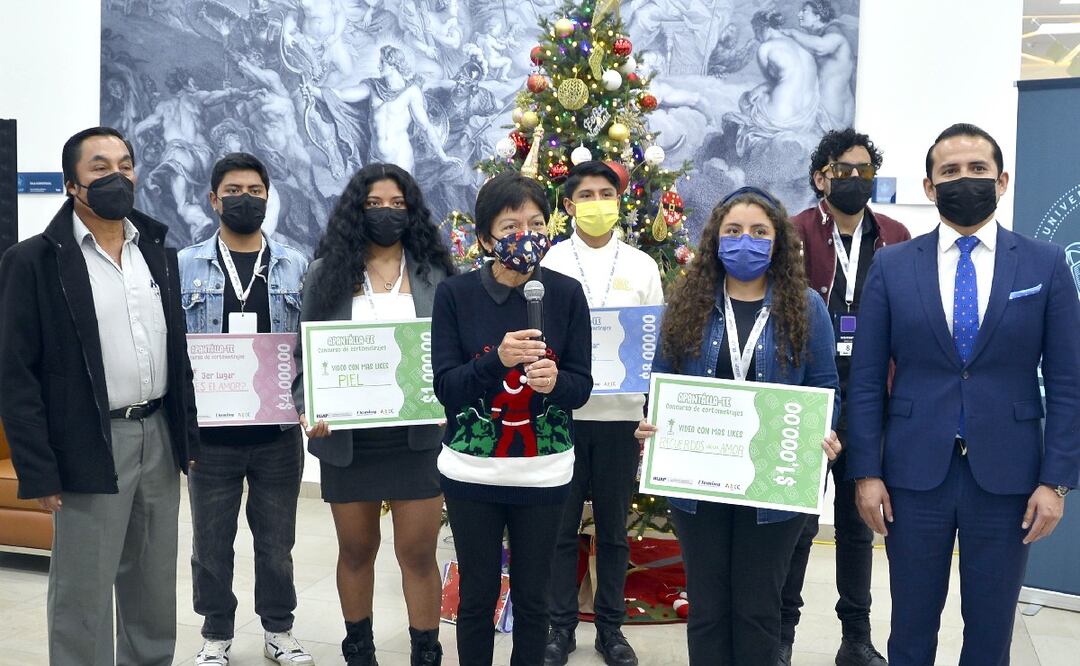 “Ustedes han reflejado en sus trabajos fielmente lo que sus compañeros sienten”, expresó la rectora | Foto: BUAP