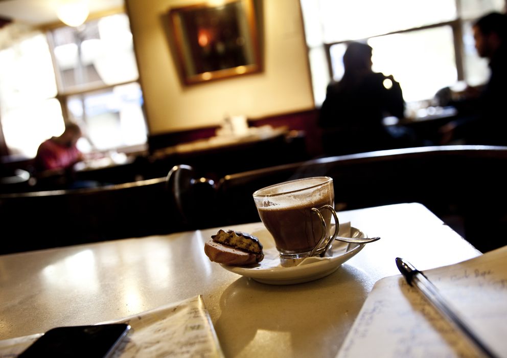 Muchas personas consideran esencial disfrutar de una taza de café por la mañana antes de iniciar su día. 

Foto: Producción El Universal Puebla