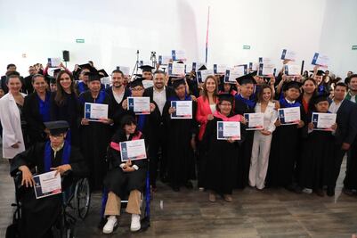 SMDIF gradúa a 62 personas con discapacidad en talleres de inclusión laboral y en educación básica