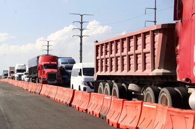 Bloquean transportistas la México-Puebla para exigir seguridad 
