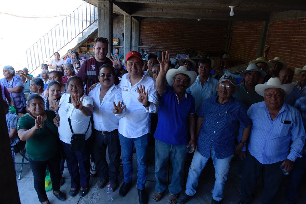 Lalo Castillo y Manuel Vega reciben el respaldo de la población en Teopantlán