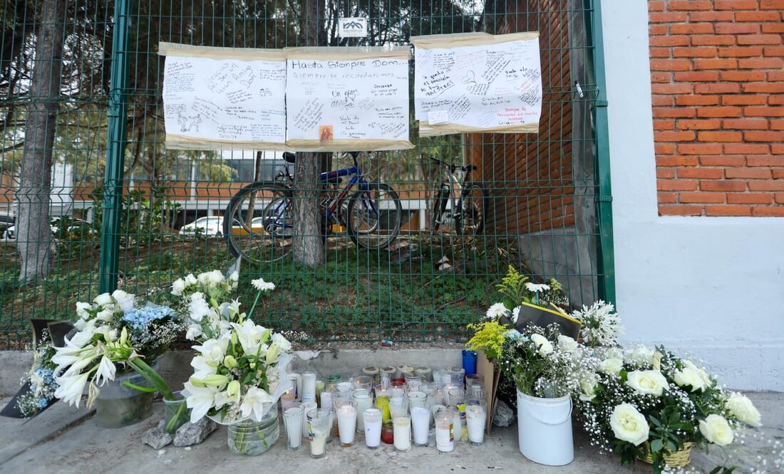 Memorial en las inmediaciones del Colegio Camino Real / Foto EsImagen