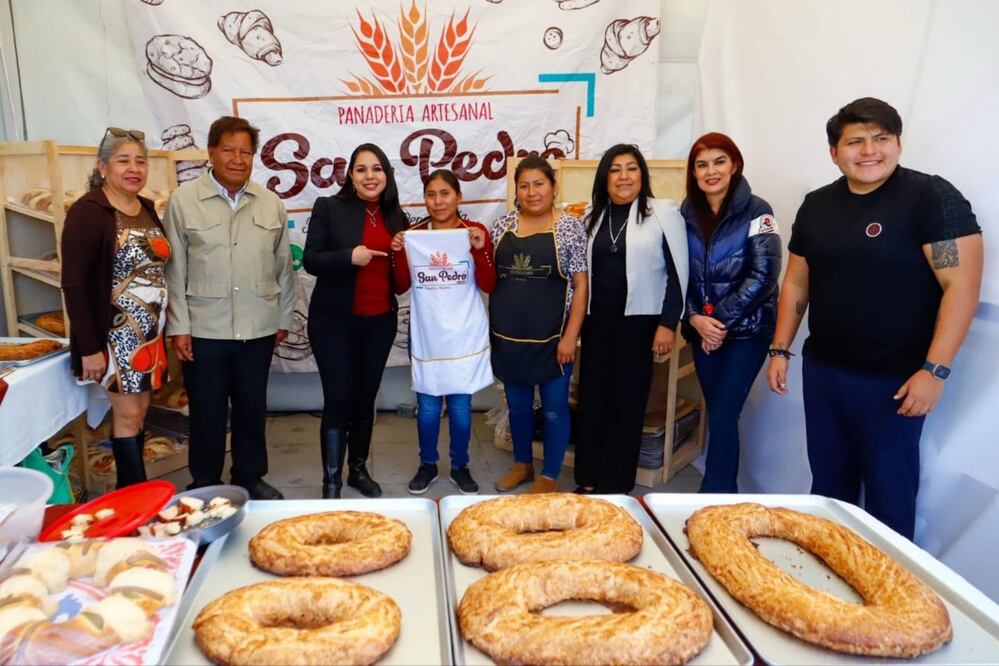El gobierno de San Pedro Cholula realizó el corte de listón de la inauguración de la Feria de Rosca / Foto: Especial