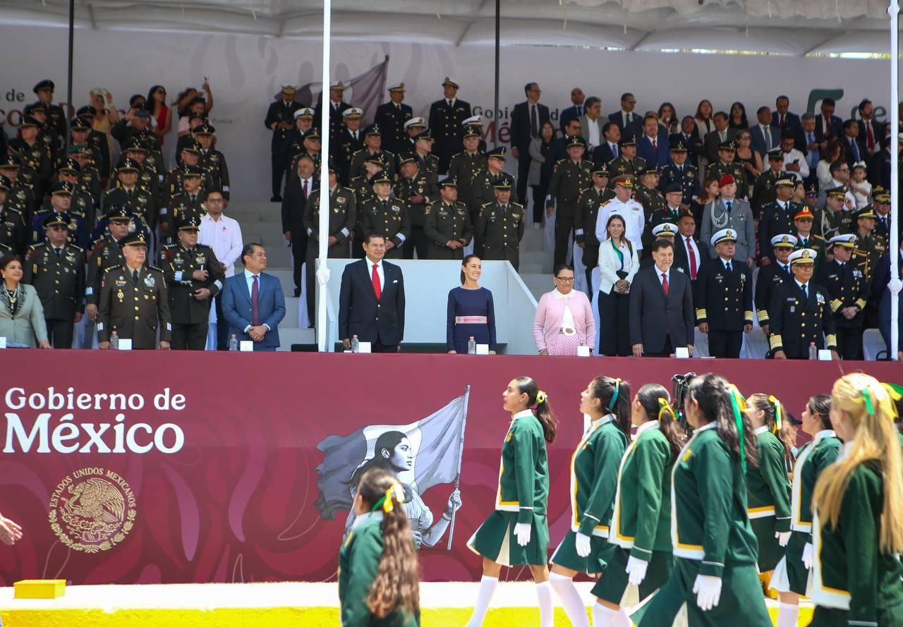 En total participaron 13 mil 575 personas en el desfile | Fotos: Gobierno del Estado