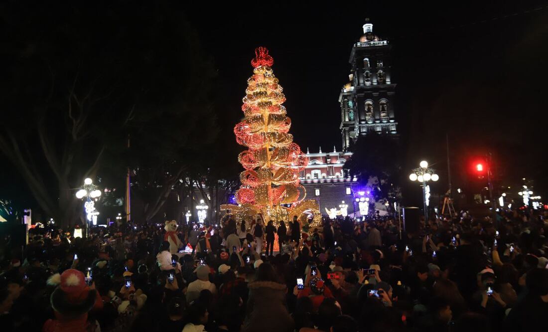 En el zócalo de Puebla hay varias actividades navideñas | Foto: EsImagen