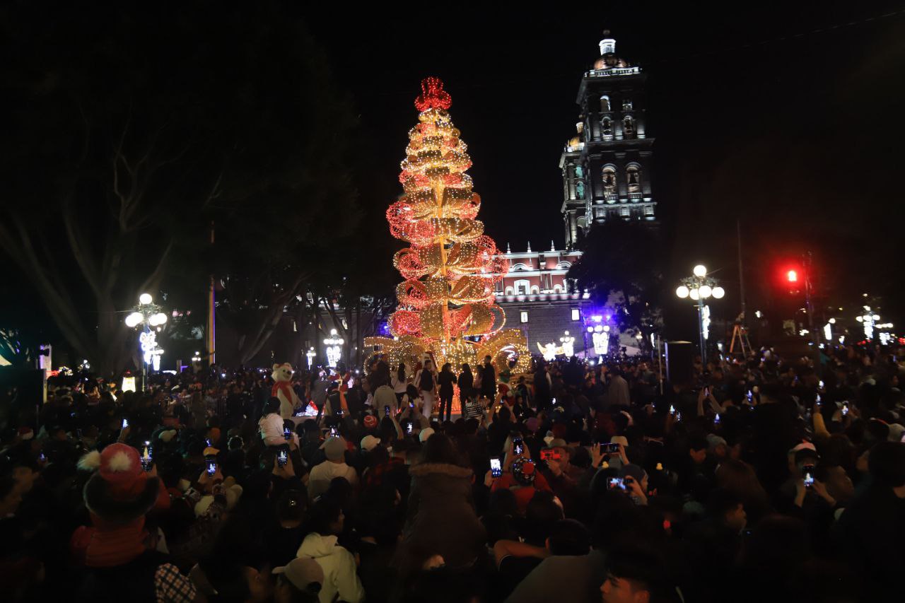 “Habla con Santa”, la experiencia que no te puedes perder en el zócalo de Puebla