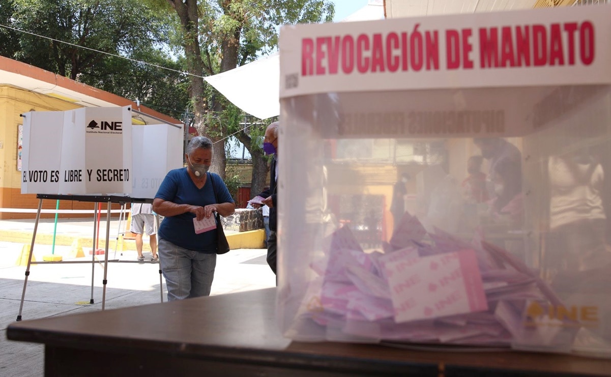 ¿La consulta fue un éxito histórico?, cuestionan en redes resultados de revocación de mandato