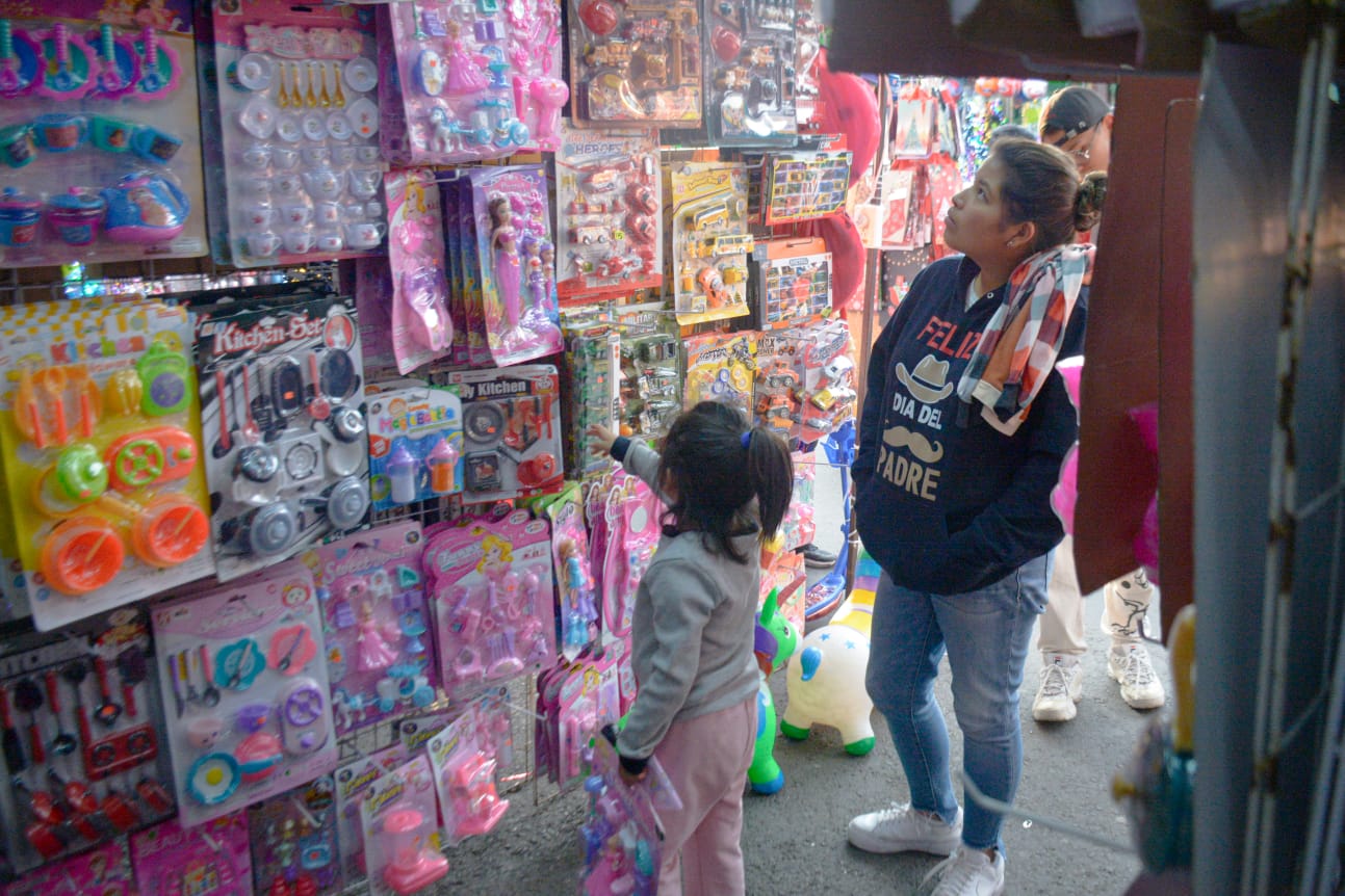 En el Centro Histórico, los Reyes Magos tienen varias opciones para regalar a los niños de Puebla | EsImagen