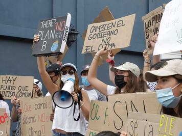 AMBIENTALISTAS PIDEN AL GOBIERNO ACCIONES CONTRA EL CAMBIO CLIMÁTICO