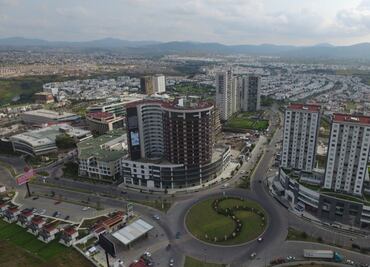 ¿Quién es responsable de los servicios públicos en Lomas de Angelópolis?