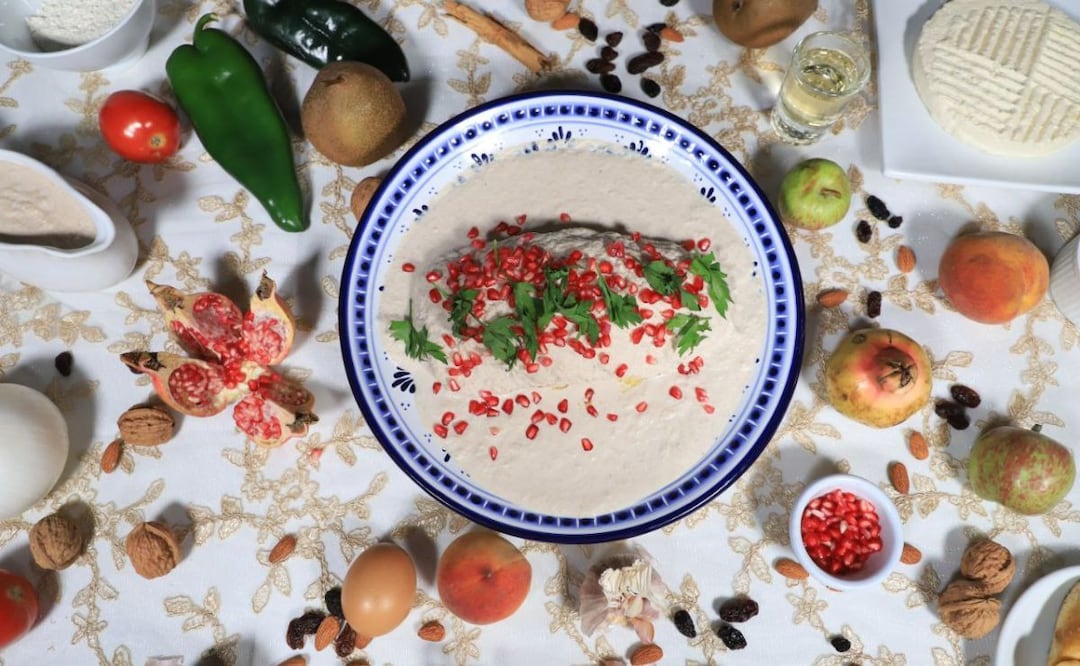 Por fin, un chef en TikTok revela una receta de chiles en nogada muy parecida a la original | Foto: Agencia Es Imagen para El Universal Puebla