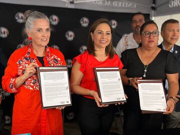 Gaby Bonilla firma convenio con fundaciones de EU para apoyar a la niñez poblana