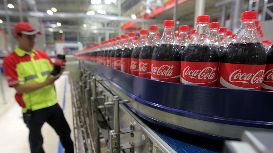 Algunas presentaciones de Coca-Cola y otros productos aumentarán entre uno y dos pesos, como es el caso del agua Ciel.

Foto: Producción El Universal Puebla