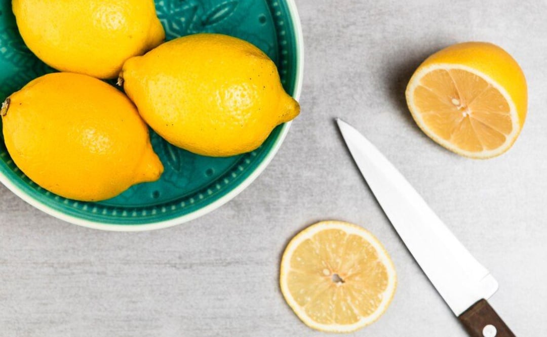 Descubriendo el poder del limón. Fuente: Freepik.
