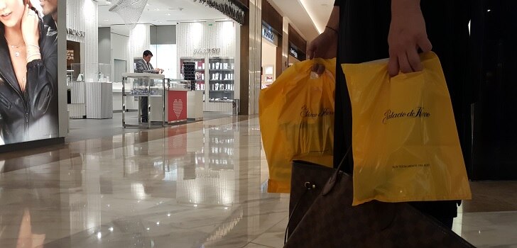 La compañía ha anunciado que ofrecerá facilidades a sus tarjetahabientes para realizar trámites y pagos atrasados sin penalización una vez que la plataforma se restablezca.

Foto: Producción El Universal Puebla