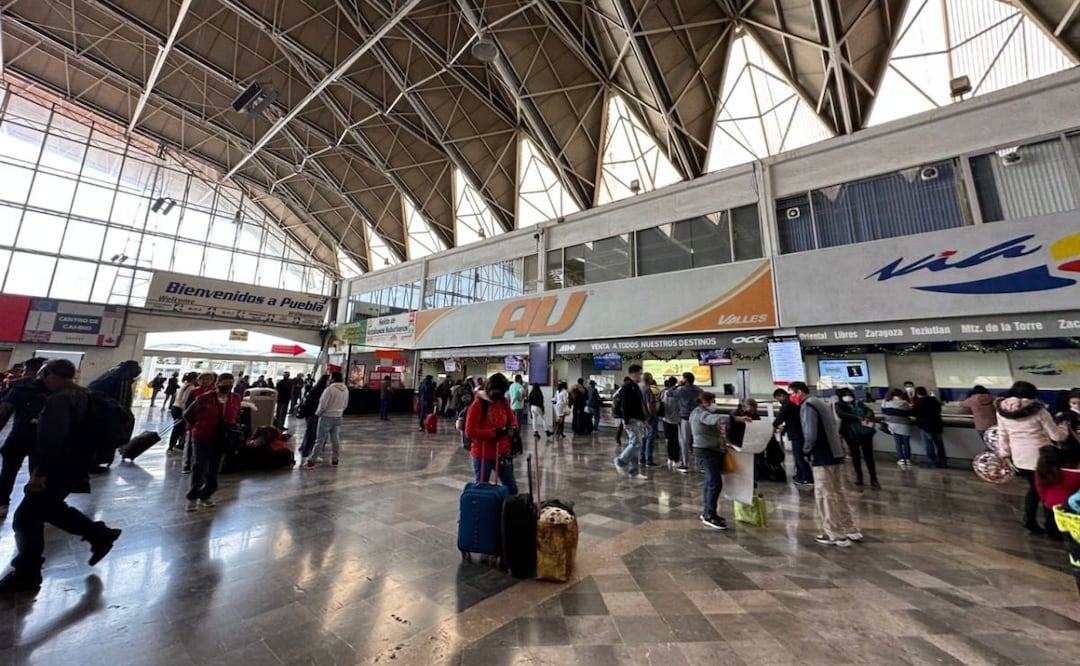 El gobernador de Puebla anunció que se construirá una nueva Central de Autobuses que tendrá conectividad con ocho estados. | Foto: Agencia Es Imagen para El Universal Puebla