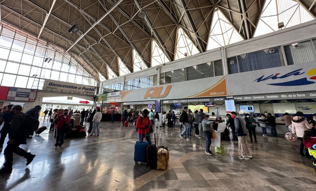 El gobernador de Puebla anunció que se construirá una nueva Central de Autobuses que tendrá conectividad con ocho estados. | Foto: Agencia Es Imagen para El Universal Puebla