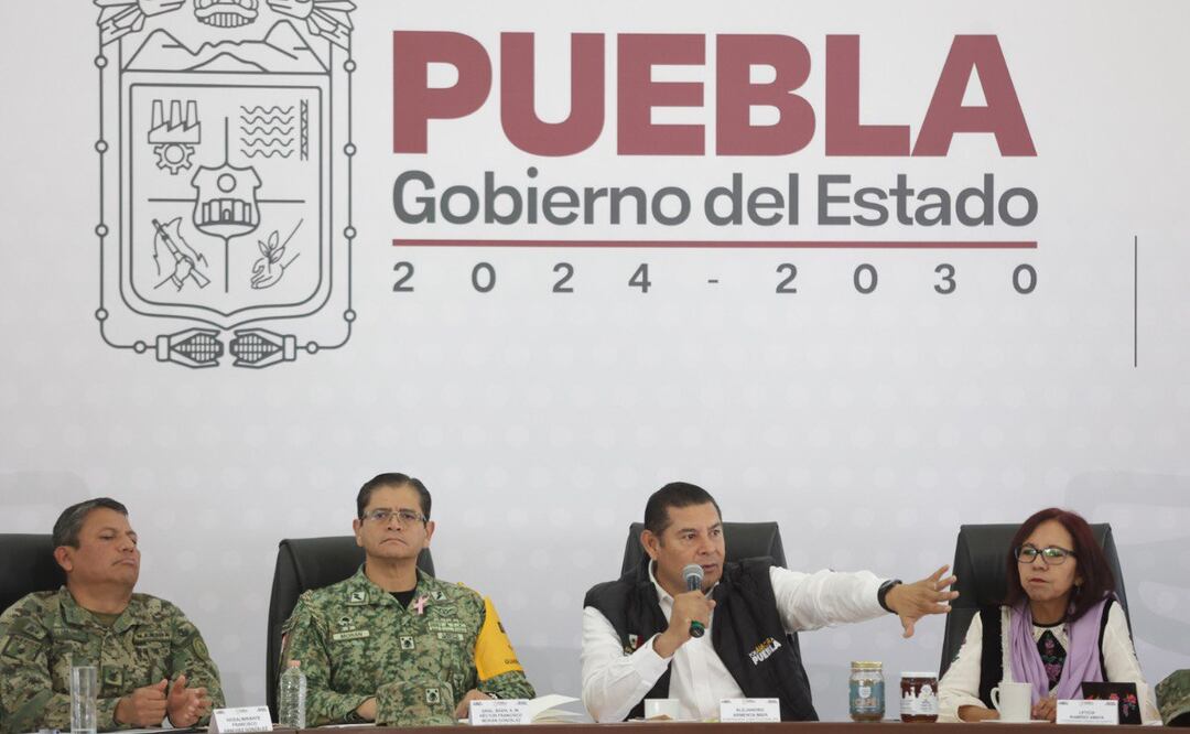 El gobernador Alejandro Armenta pidió ser solidarios con los afectados por las lluvias | Foto: EsImagen