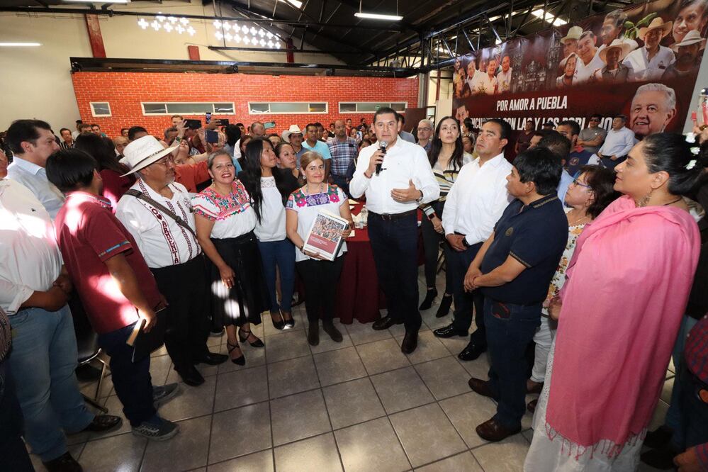 Alejandro Armenta tuvo un encuentro con representantes de pueblos originarios | Foto: Especial