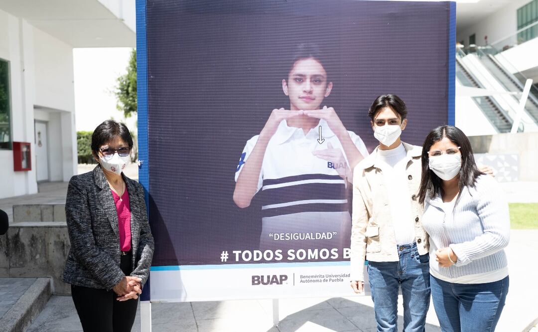 Lilia Cedillo inaugura la exposición “Todos somos BUAP”
