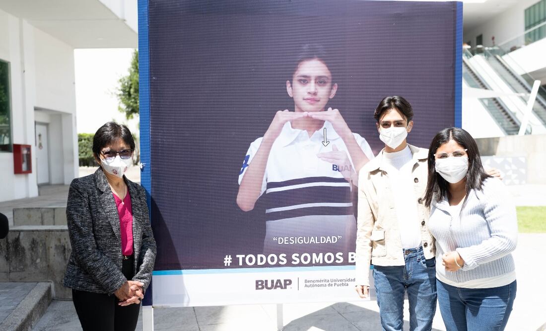 Lilia Cedillo inaugura la exposición “Todos somos BUAP”