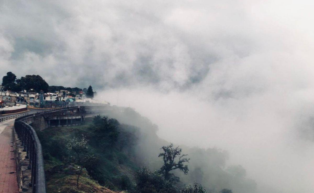 Zacatlán de las Manzanas está oculto por la densa neblina | Foto: Facebook Hola Zacatlán
