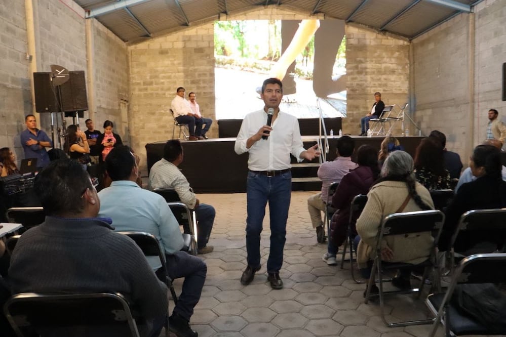 Lalo Rivera acudió con militantes en de Acatlán de Osorio y Hermenegildo Galeana. | Foto: Especial