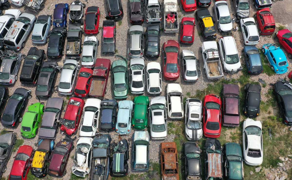 Venderán autos que tengan 10 años abandonados en el corralón