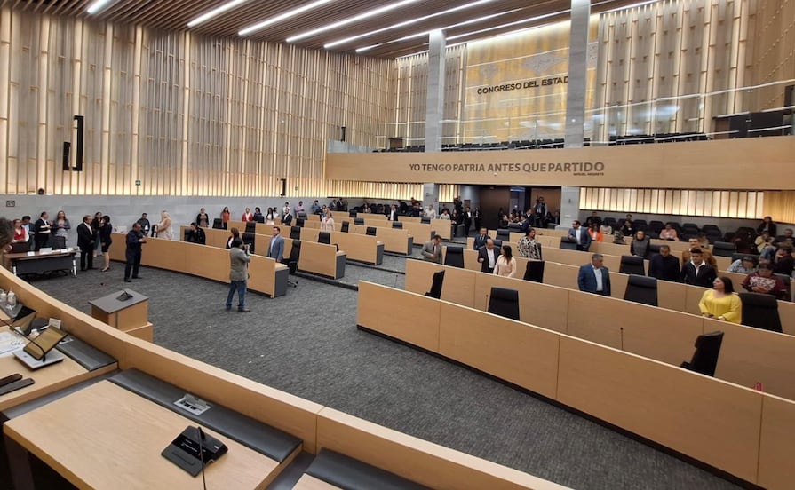 Avala Congreso del Estado reformas a la Constitución federal en materia de límite a jubilaciones y pensiones