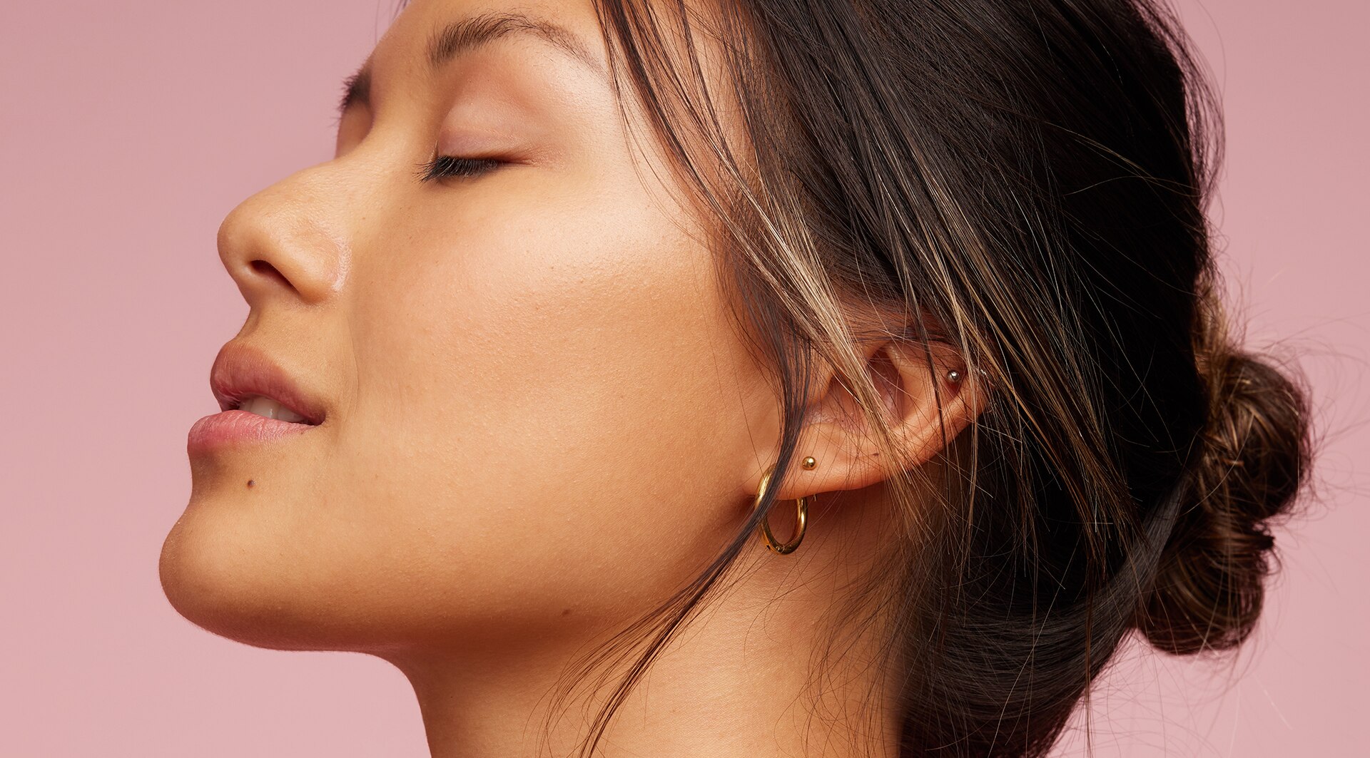 Los seguidores del mewing en TikTok practican ejercicios específicos para fortalecer estos músculos y adoptan una postura consciente de la lengua durante todo el día. 

Foto: Producción El Universal Puebla