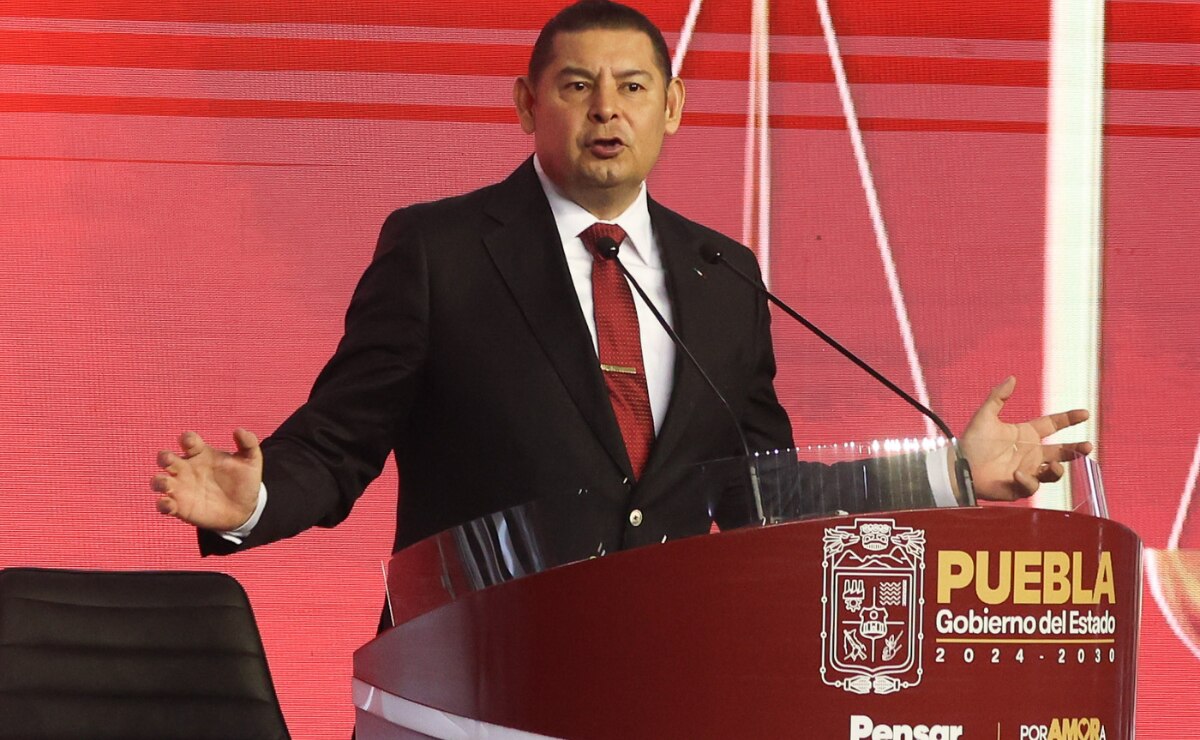 Conoce el grado de estudios del gobernador de Puebla, Alejandro Armenta I Foto: EsImagen