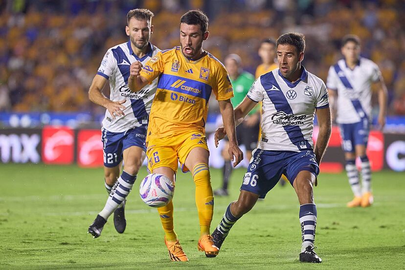 La tarea se complica aún más al enfrentarse a unos Tigres de la UANL que atraviesan un periodo de gran forma y confianza. La combinación de la presión por conseguir puntos y la fortaleza del rival añade un nivel extra de dificultad para Puebla, que espera dar la sorpresa y mantener vivas sus esperanzas de clasificación.

Foto: Producción El Universal Puebla