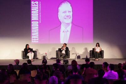 Fernando Morales conversa con jóvenes del Tecnológico de Monterrey