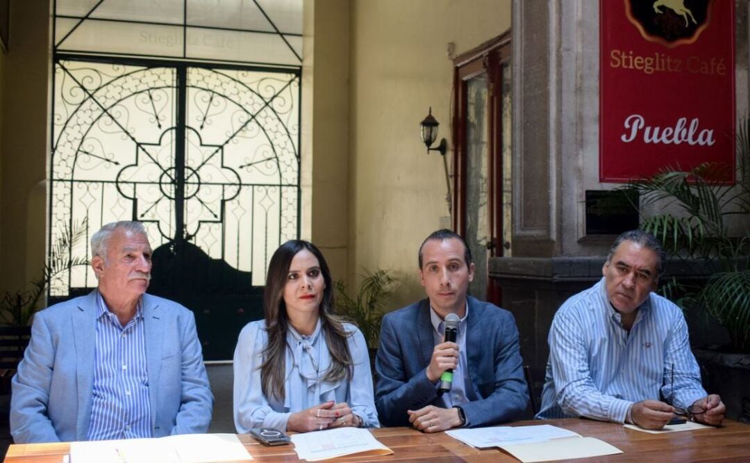 Diputados del PAN señalan que continúan las quejas contra el IMSS. | Foto: Agencia Es Imagen para El Universal Puebla