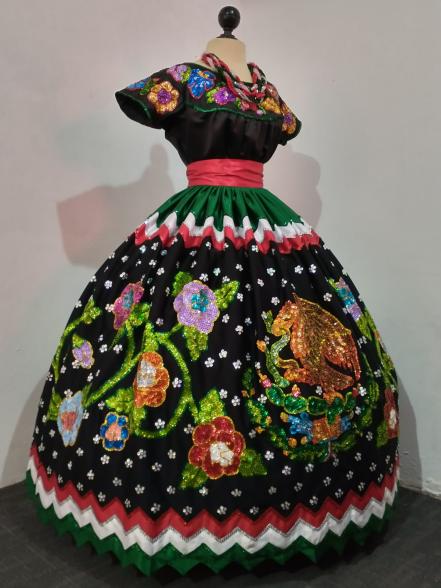 ¿Cuánto cuesta un traje de China Poblana bordado a mano?
