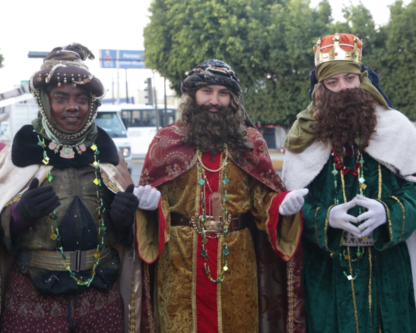 Los 3 Reyes Magos se encargan de repartir regalos y felicidad | Foto: Agencia Es Imagen para El Universal Puebla