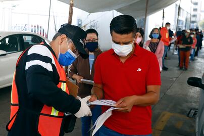 Reportan maestros fallas en registro en arranque de vacunación en Puebla