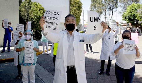 Exigen vacunas para clínicas del IMSS Puebla