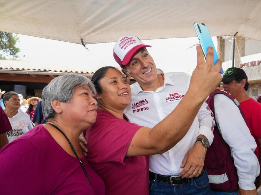 El candidato Pepe Chedraui visitó la junta auxiliar Santa María Xonacatepec | Foto: Facebook Pepe Chedraui
