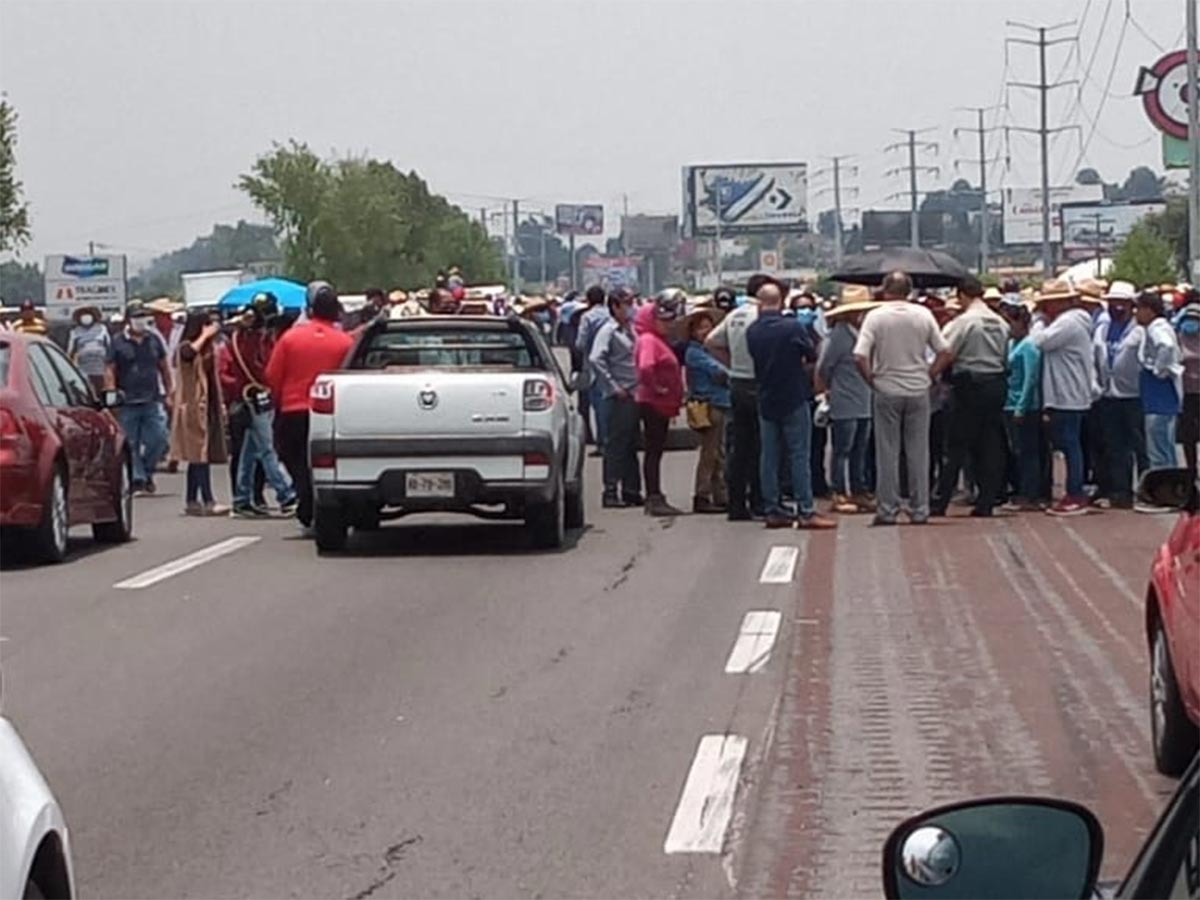 El cierre del carril central ayer jueves 30 de mayo resultó en un estacionamiento entre los kilómetros 19 y 30 en México-Puebla. 

Foto: Producción El Universal