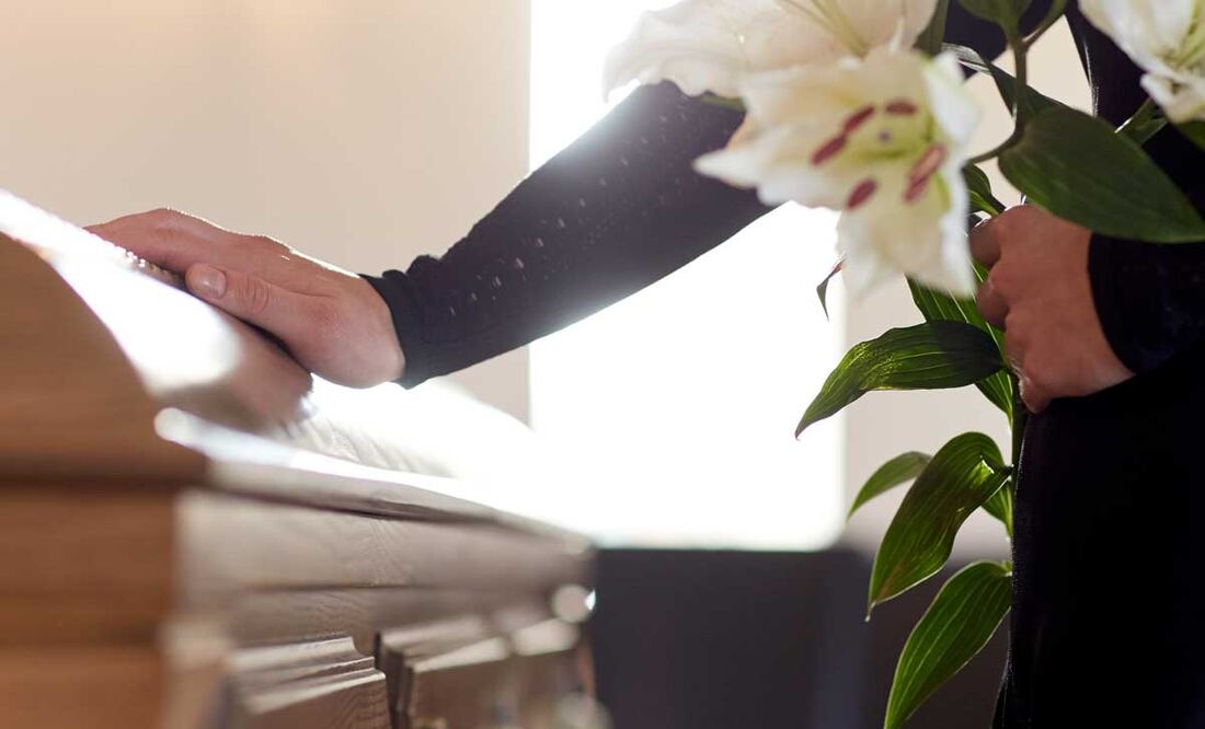 Entre lágrimas, los familiares y amigos se despidieron de Juan, quien fue asesinado en el Carnaval de Huejotzingo | Foto: Especial