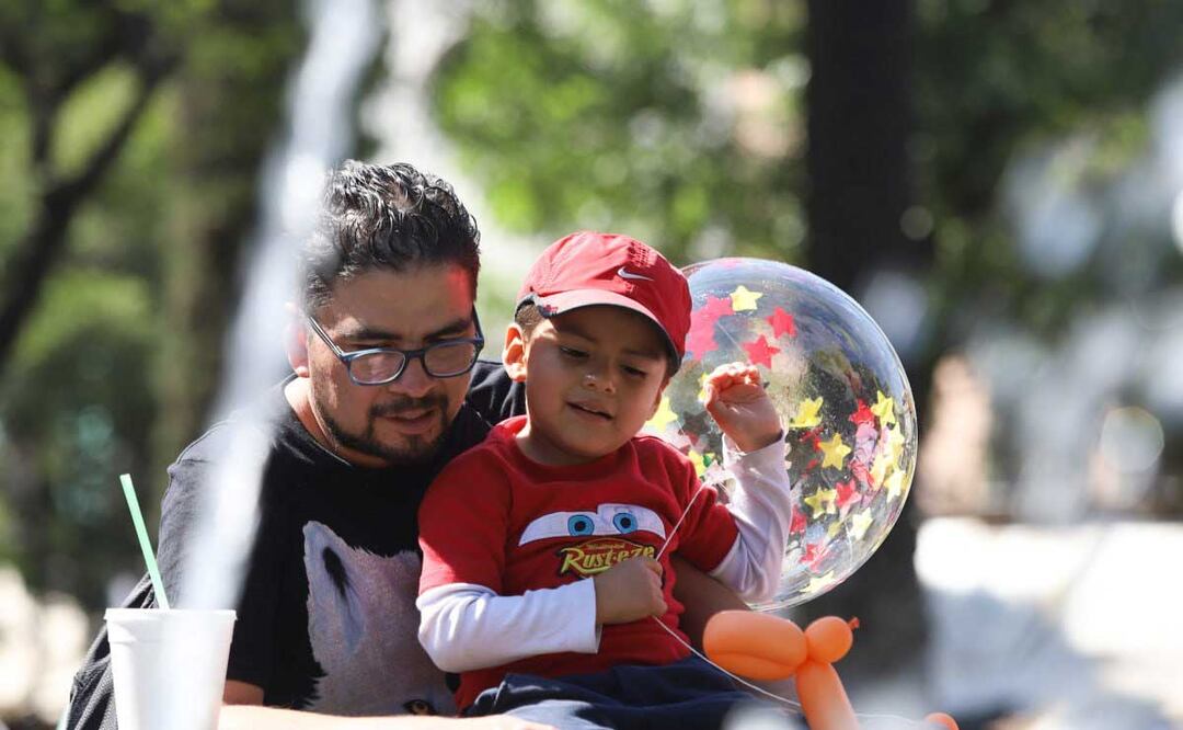 No olvides felicitar a tu papá el tercer domingo del mes de junio por el Día del Padre | Foto: AGENCIA ES IMAGEN PARA EL UNIVERSAL PUEBLA