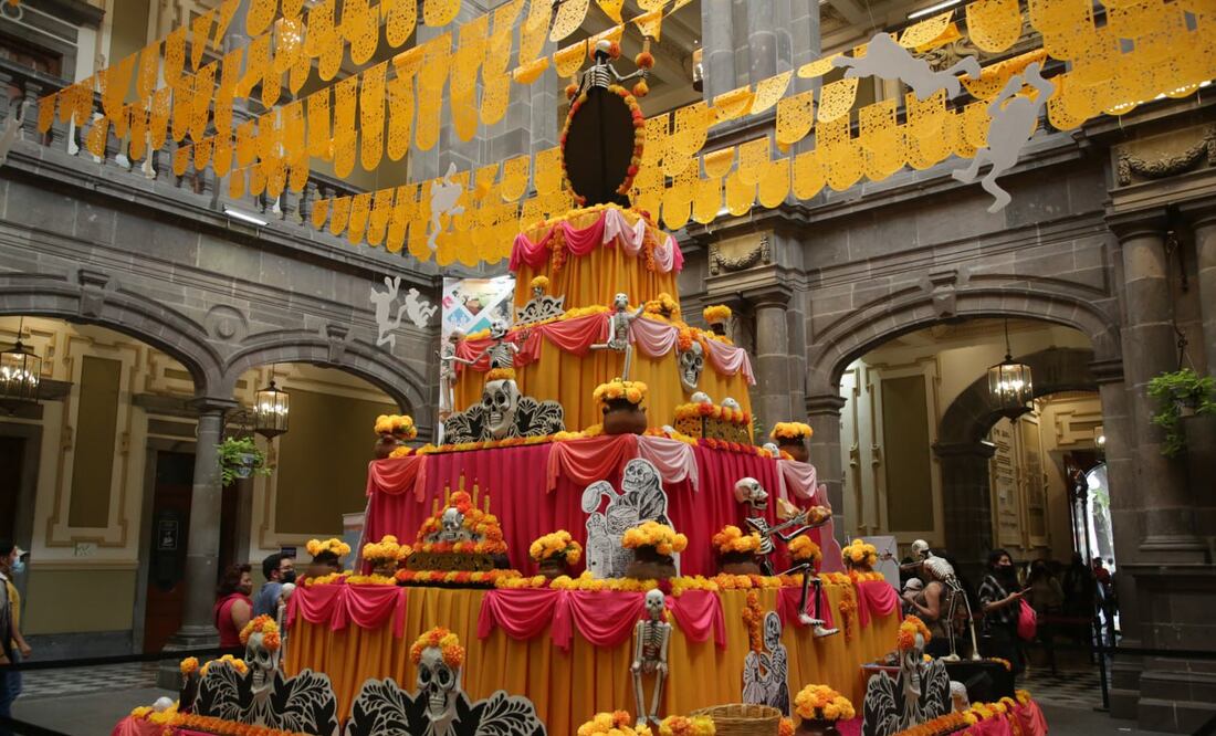 Más de 30 altares monumentales fueron instalados en la capital poblana y en los diferentes municipios del estado | Foto: Agencia Es Imagen para El Universal Puebla