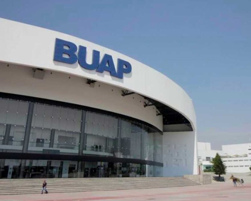 En la Tienda BUAP se pueden comprar relojes, tazas, llaveros, memorias USB, lápices,  termos, sudaderas, agendas, chamarras, entre otros | FOTO: Archivo El Universal Puebla