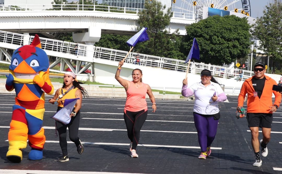 Los participantes recorrieron cinco kilómetros a lo largo de la ciclovía de la Vía Atlixcáyotl | Foto: Gobierno del Estado