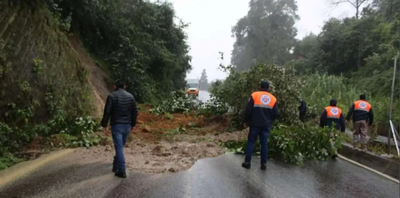 Esto muestra la importancia de monitorear las condiciones climáticas para prevenir o mitigar los riesgos asociados con los deslizamientos.

Foto: Producción El Universal Puebla